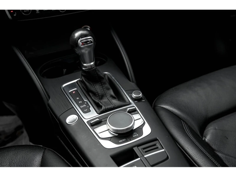 Audi S3 * TECHNIK | QUATTRO | NAVI | CAM | SUNROOF * CARFA, снимка 16 - Автомобили и джипове - 52959435