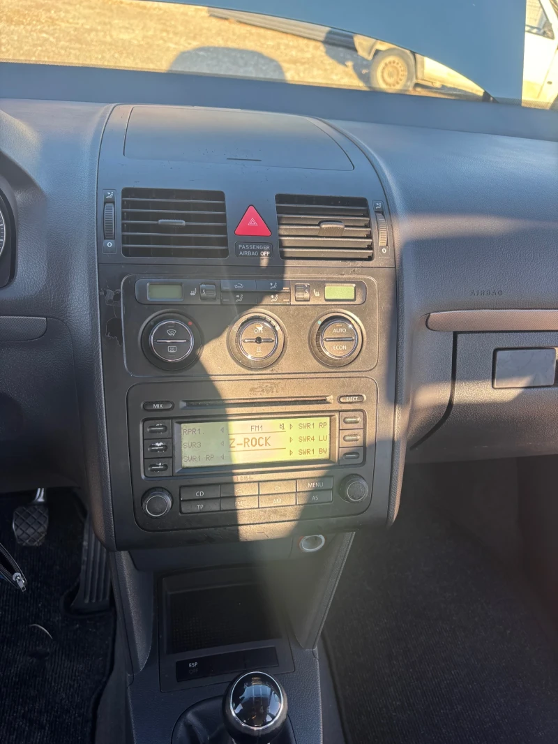 VW Touran, снимка 4 - Автомобили и джипове - 53498885