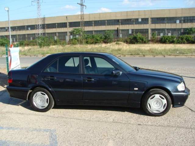 Mercedes-Benz C 180 1.8 - изображение 3