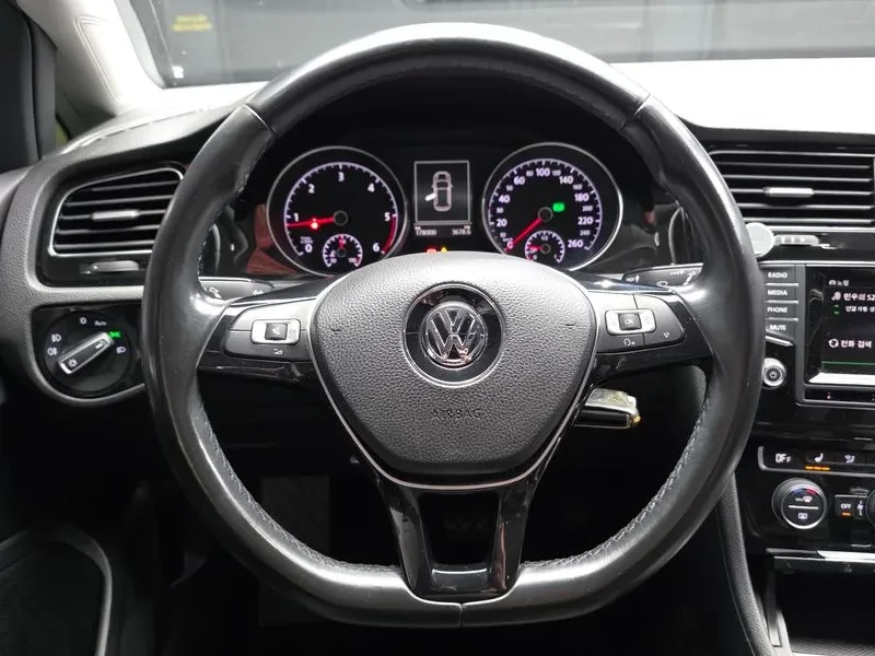 VW Golf 2.0 TDI, снимка 13 - Автомобили и джипове - 54300701