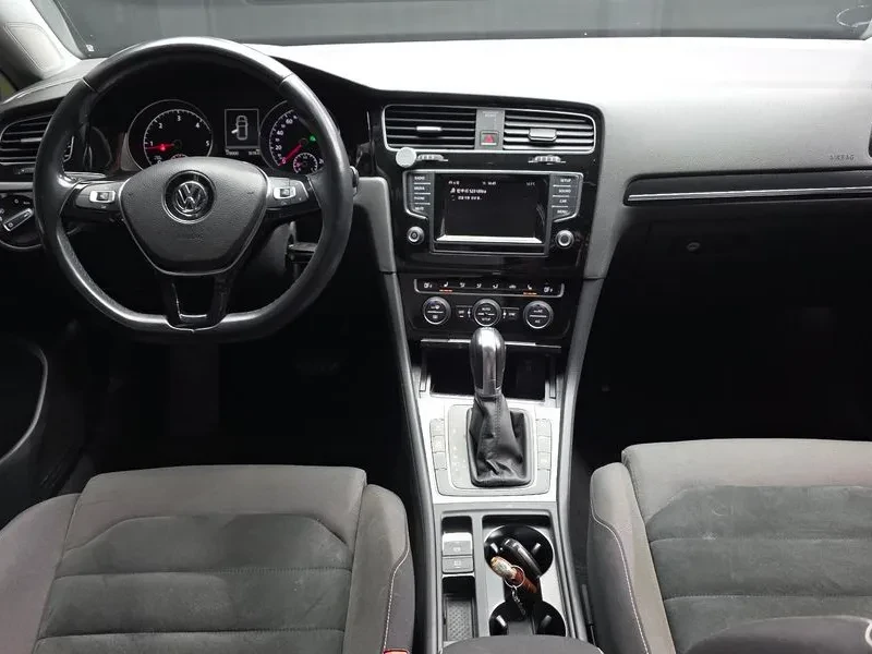 VW Golf 2.0 TDI, снимка 7 - Автомобили и джипове - 54300701