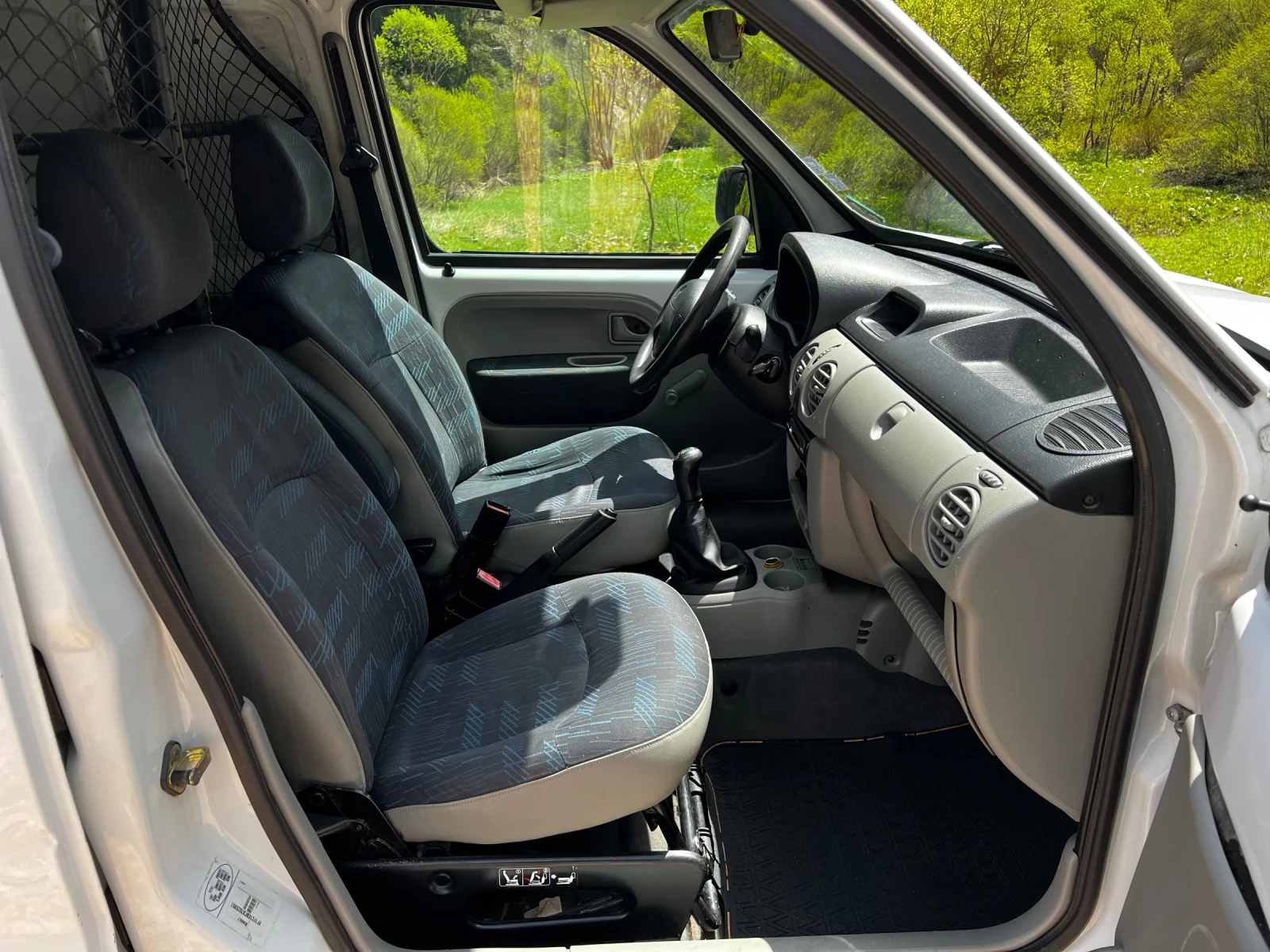 Renault Kangoo 1.5dCi* КЛИМА* 8ГУМИ С ДЖАНТИ* РЕГИСТРИРАНА* БЕЗ Р - изображение 6