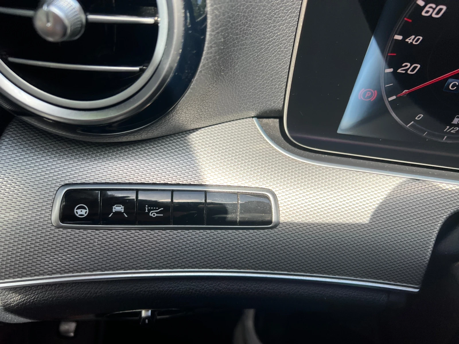 Mercedes-Benz E 220  - изображение 8