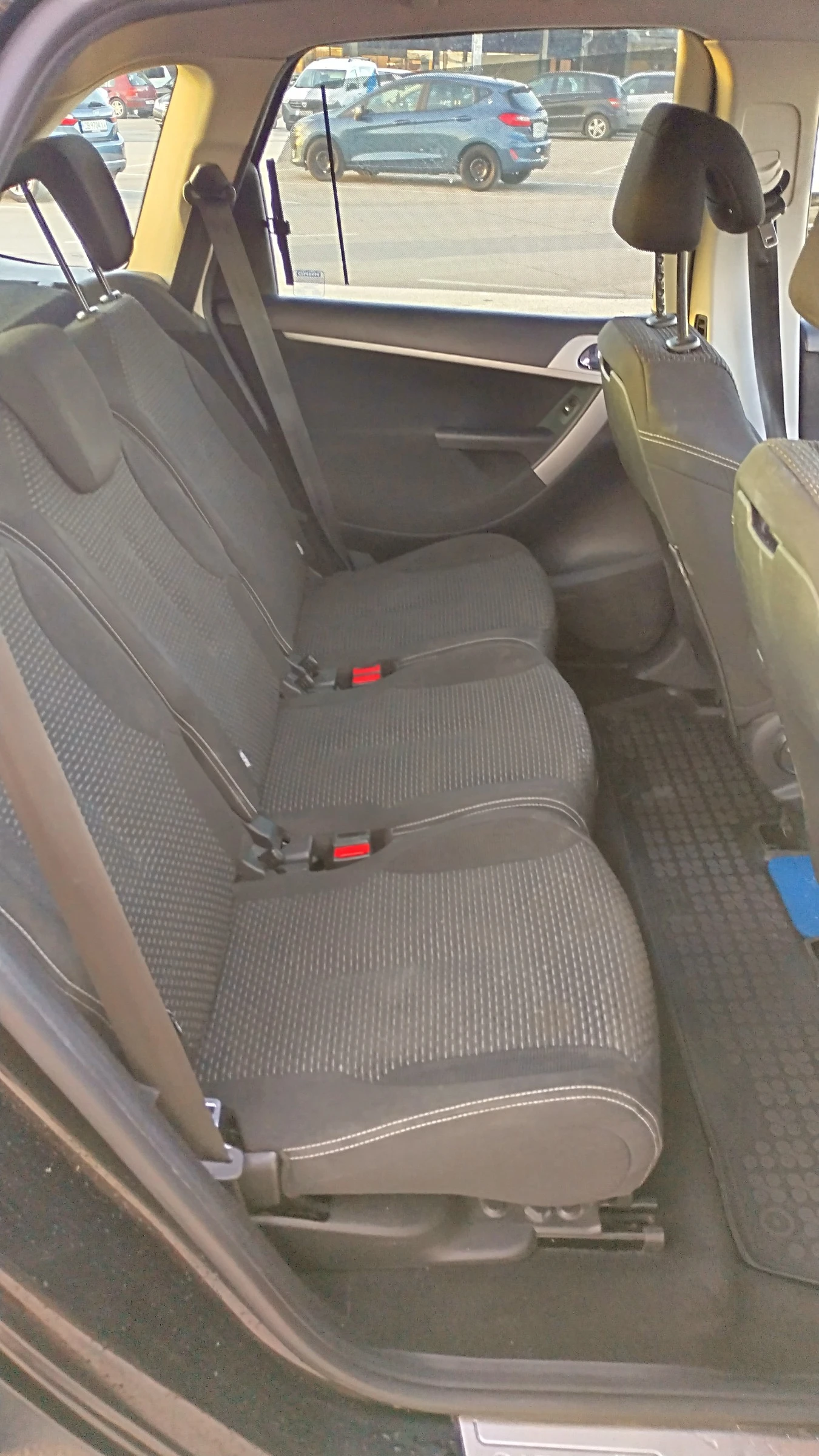 Citroen C4 Picasso 2.0 HDI - изображение 8