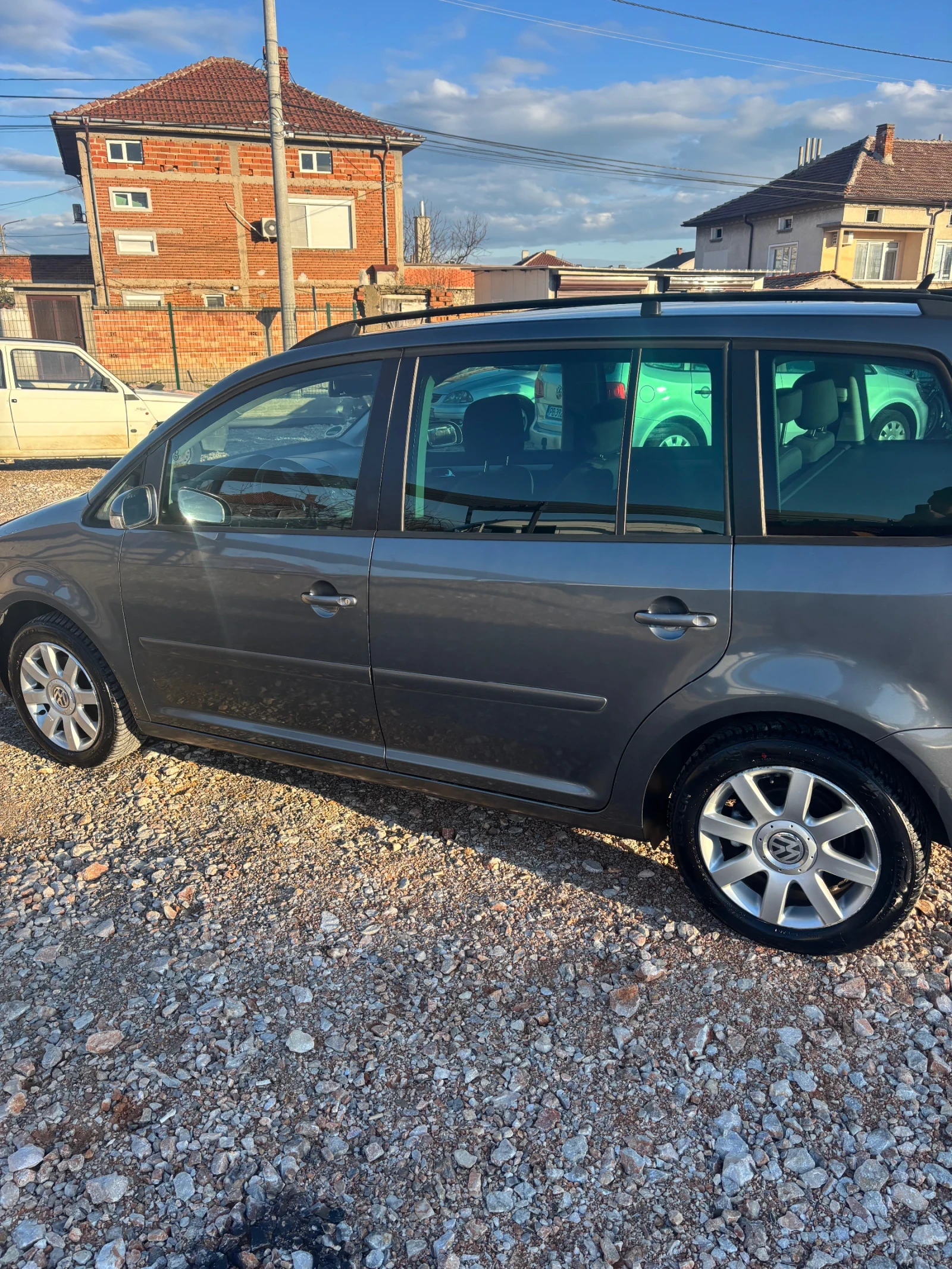 VW Touran  - изображение 2