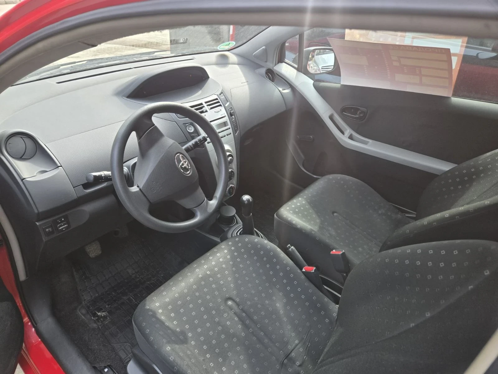 Toyota Yaris, снимка 9 - Автомобили и джипове - 53775212