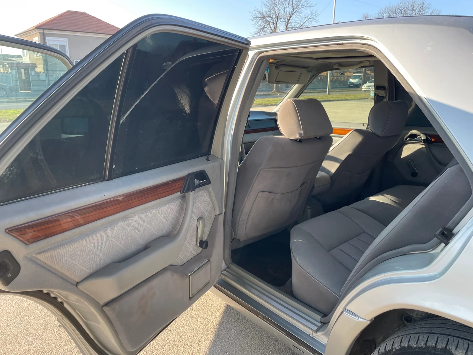 Mercedes-Benz 124 250D, снимка 9 - Автомобили и джипове - 54477322