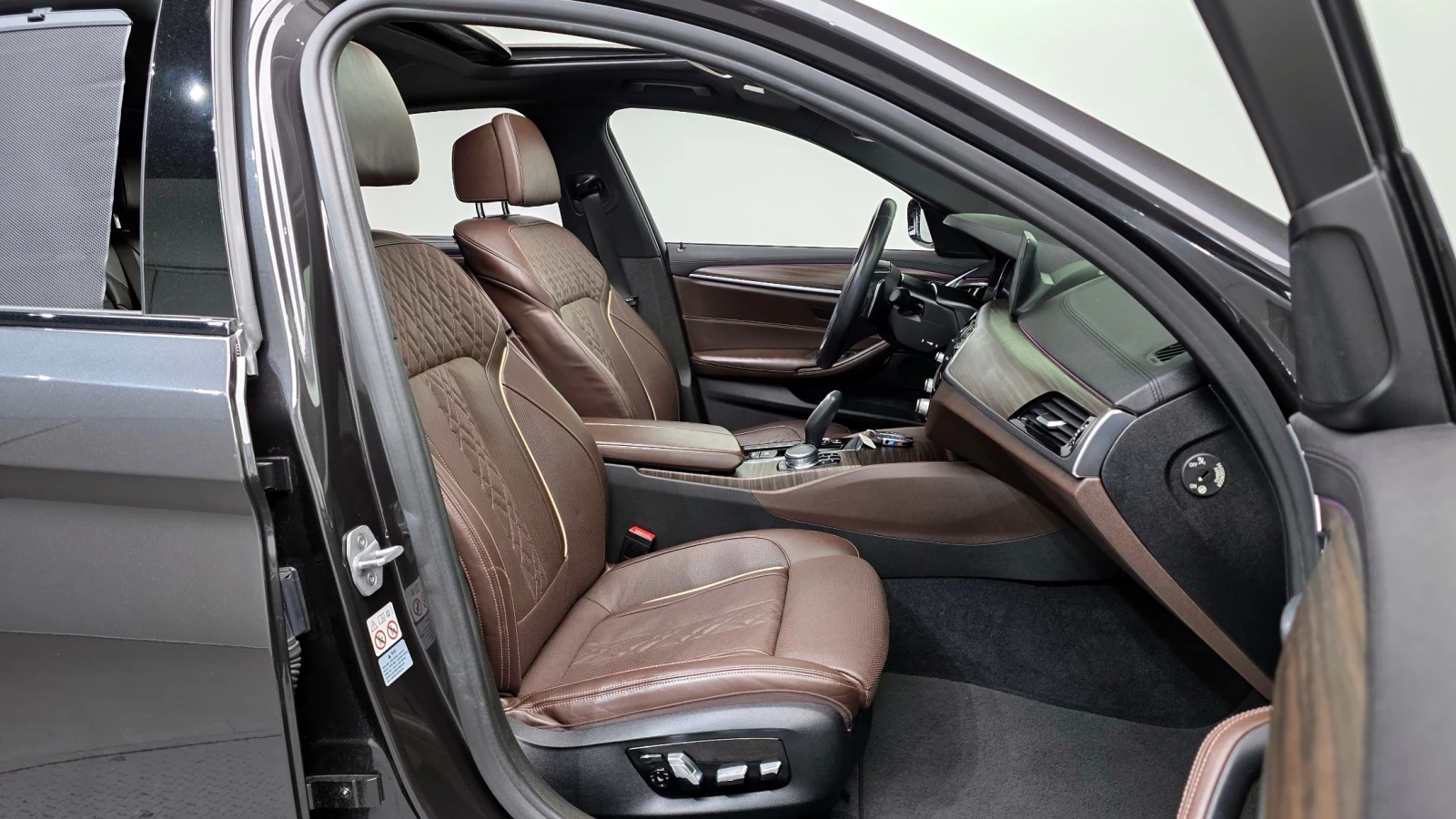 BMW 530 M Sport Plus (G30) , снимка 14 - Автомобили и джипове - 54635556