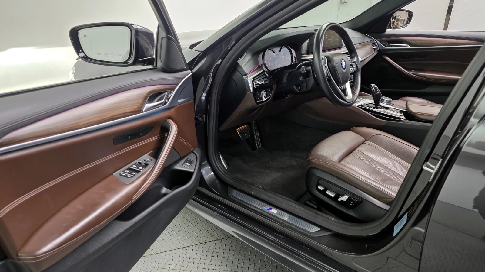 BMW 530 M Sport Plus (G30) , снимка 12 - Автомобили и джипове - 54635556