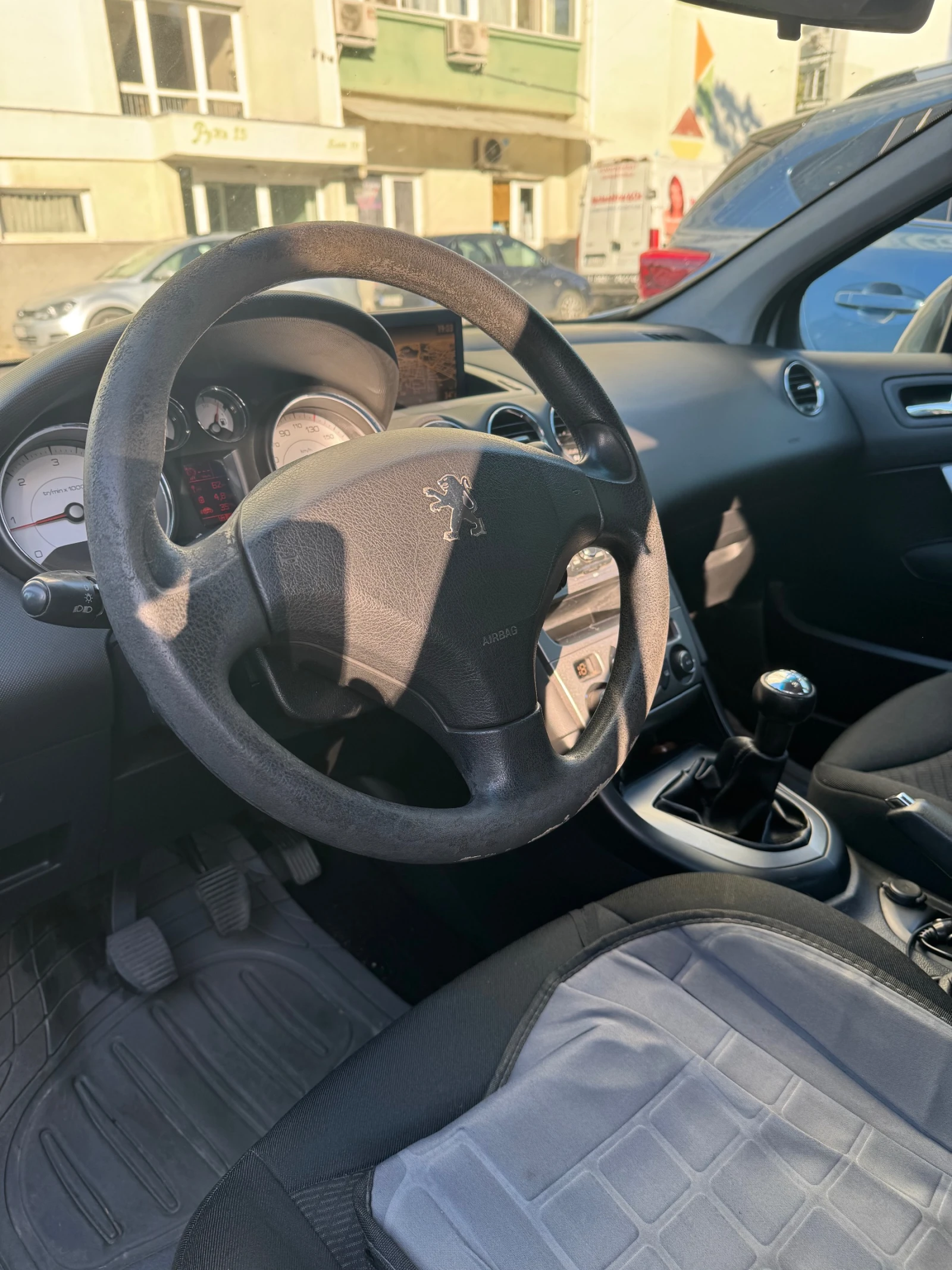 Peugeot 308 1.6 HDI, снимка 13 - Автомобили и джипове - 54918767