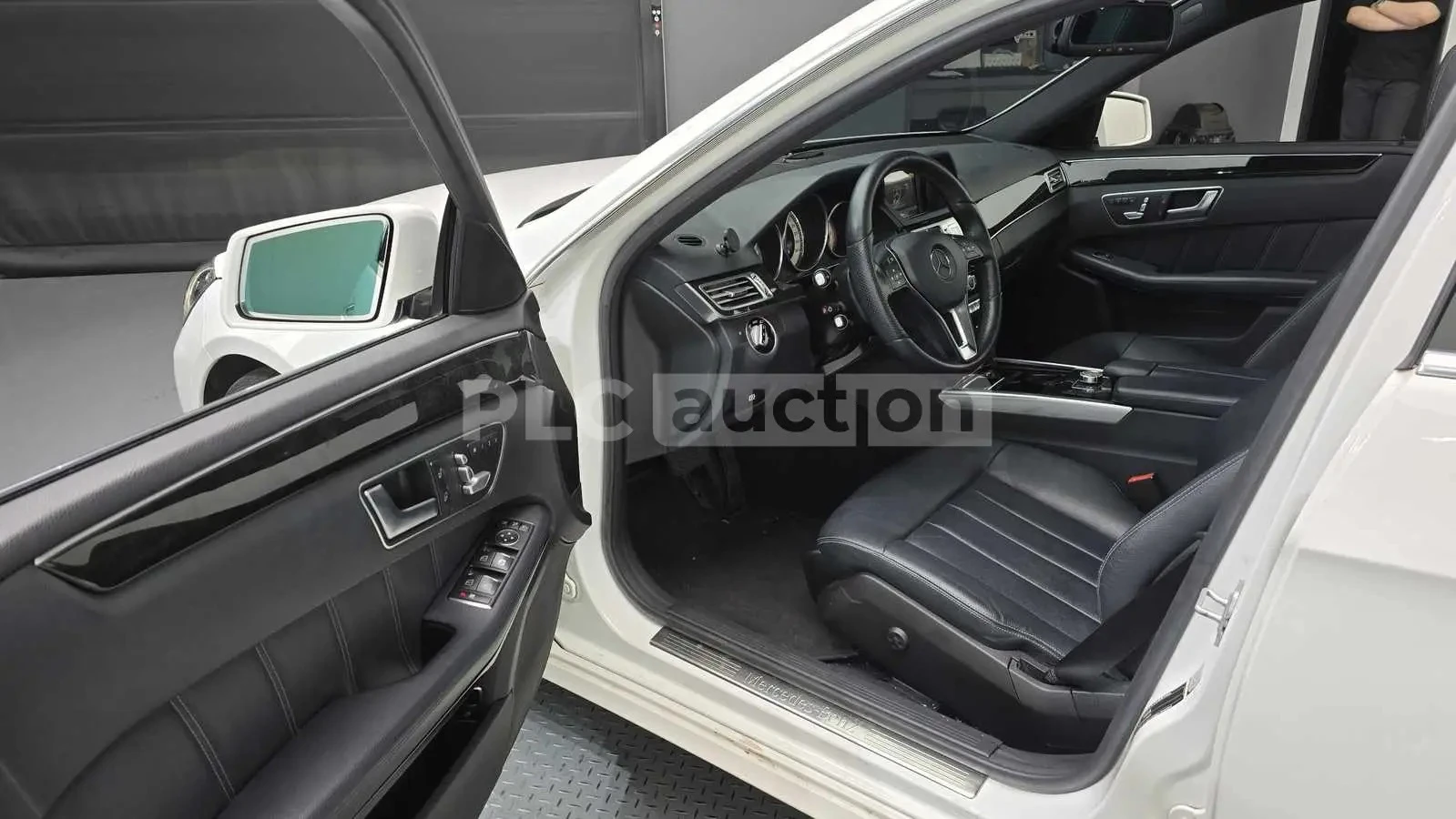 Mercedes-Benz E 220 ШИБИДАХ/ФИКСИРАНА ЦЕНА ДО БГ, снимка 9 - Автомобили и джипове - 54929358