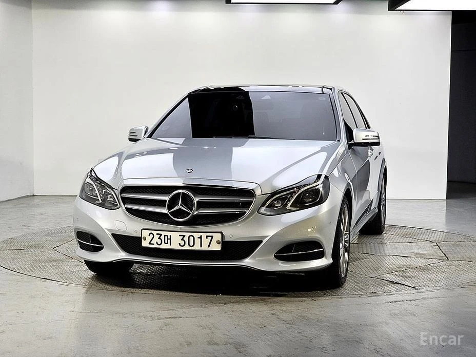 Mercedes-Benz E 300, снимка 2 - Автомобили и джипове - 54995345