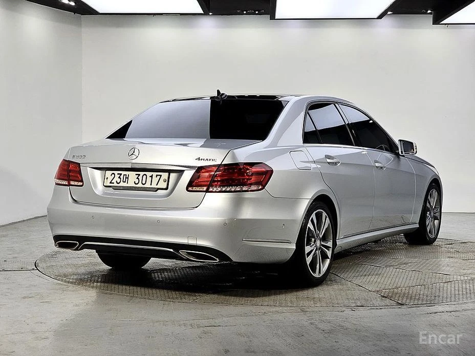 Mercedes-Benz E 300, снимка 4 - Автомобили и джипове - 54995345