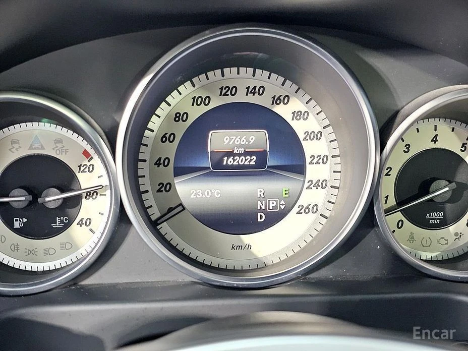 Mercedes-Benz E 300, снимка 7 - Автомобили и джипове - 54995345