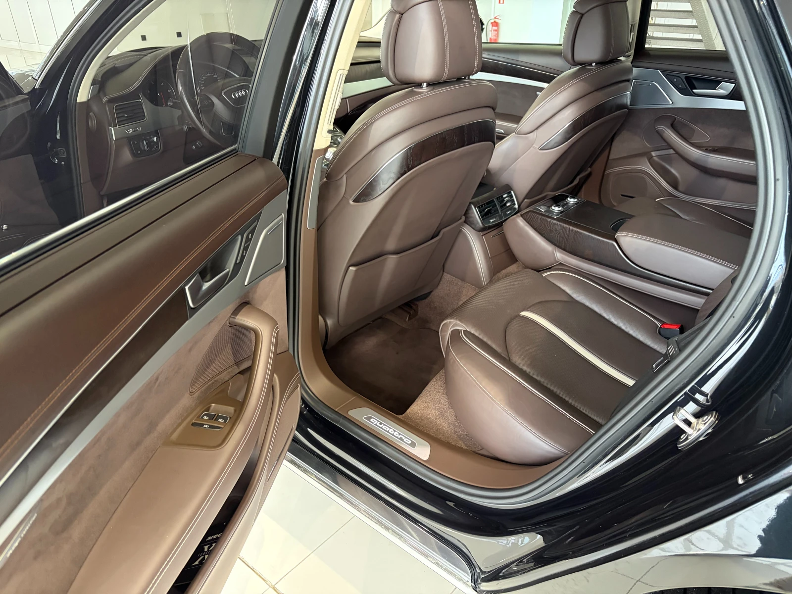 Audi A8 V8 4.2 TDI | Matrix | Head up | Масаж | Air, снимка 12 - Автомобили и джипове - 55666799