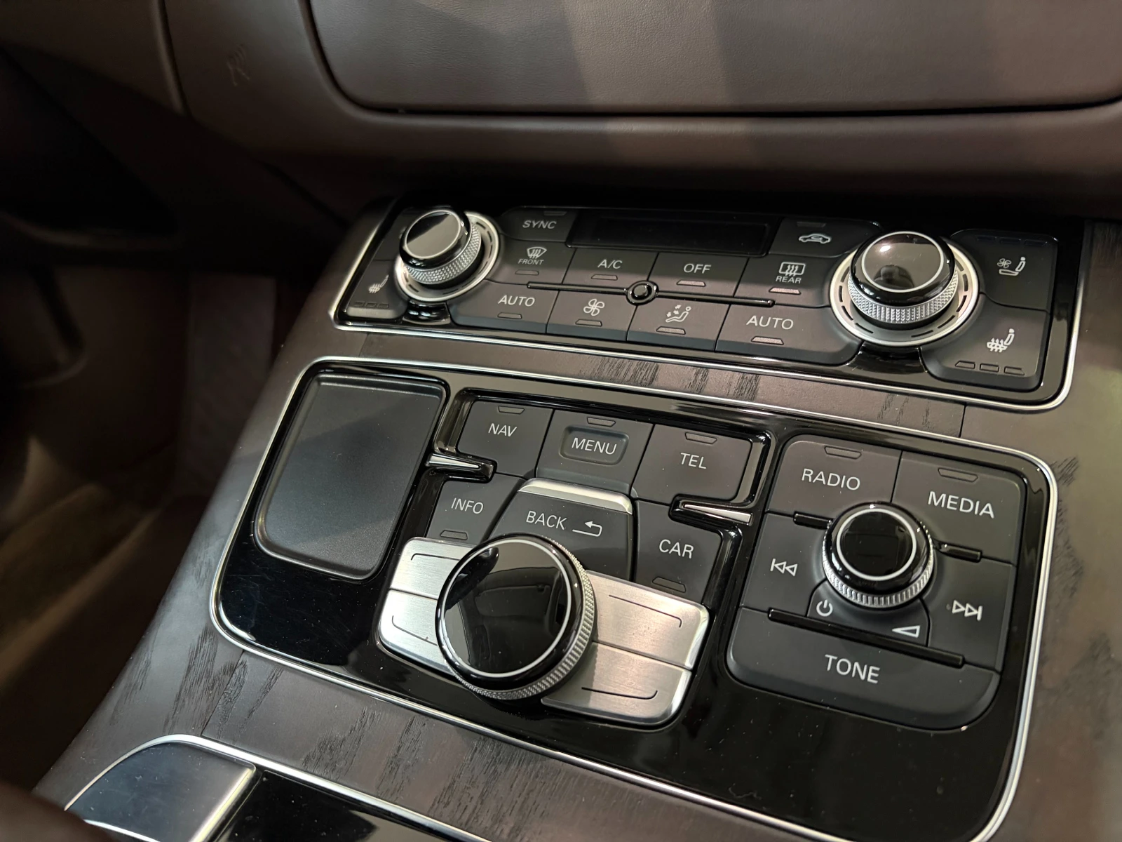 Audi A8 V8 4.2 TDI | Matrix | Head up | Масаж | Air, снимка 14 - Автомобили и джипове - 55666799