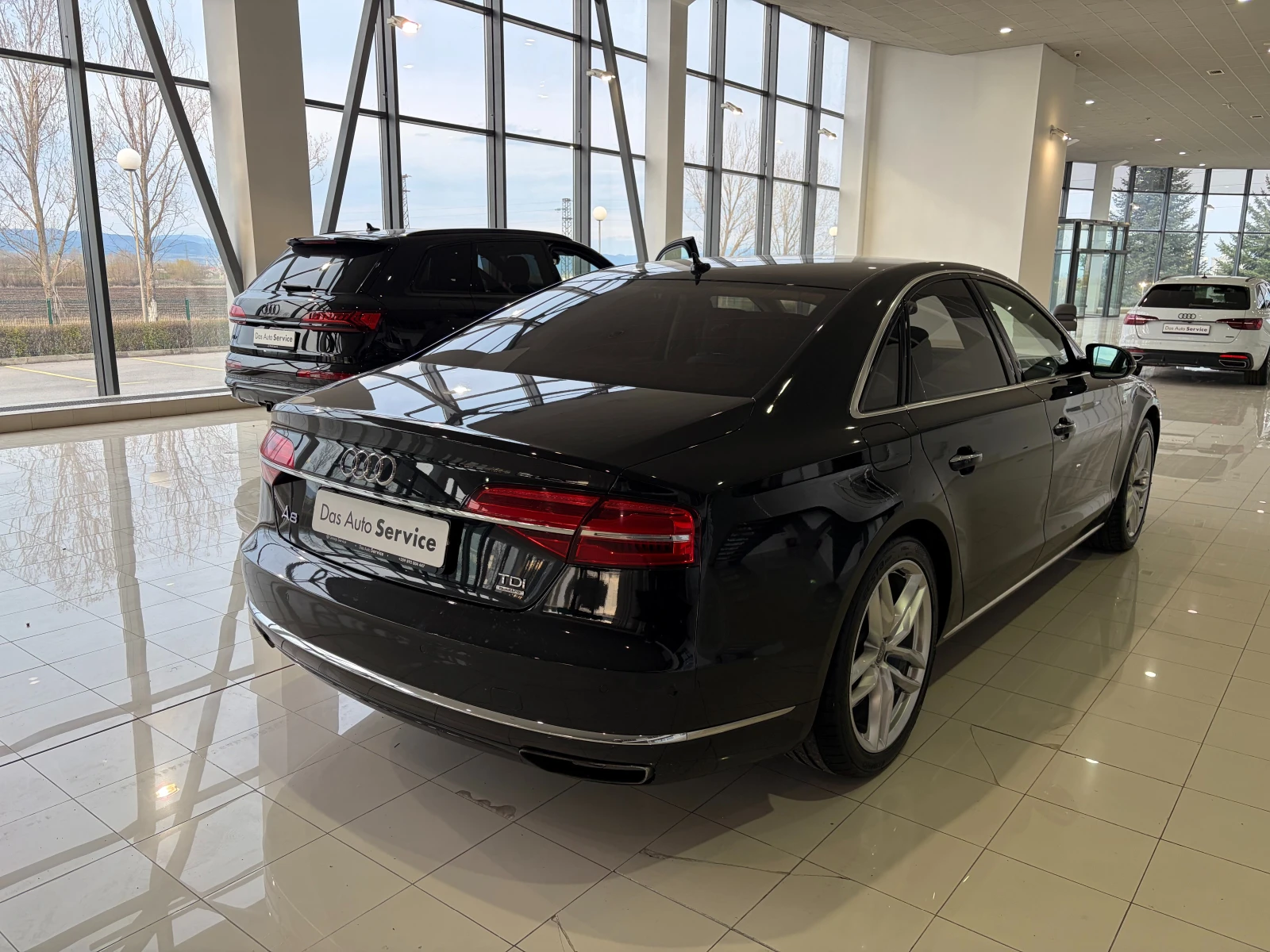 Audi A8 V8 4.2 TDI | Matrix | Head up | Масаж | Air, снимка 4 - Автомобили и джипове - 55666799
