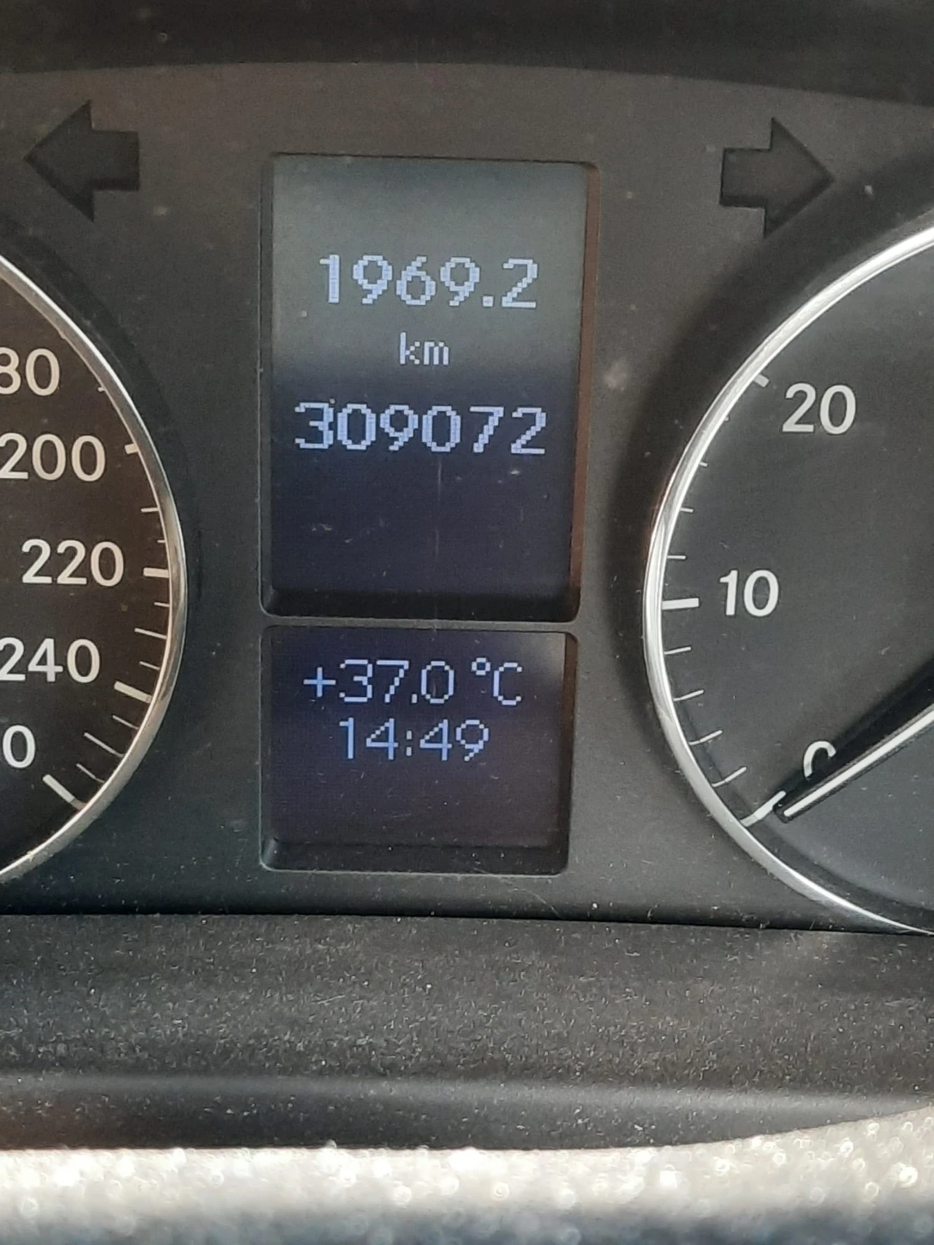 Mercedes-Benz CLK 180, снимка 3 - Автомобили и джипове - 55942156
