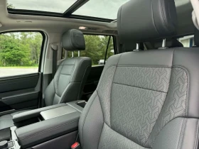 Toyota Sequoia SR5 4WD, снимка 13