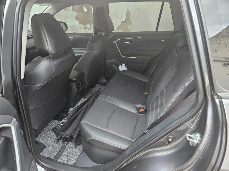 Toyota Rav4 2.5 Automatic Hybrid, снимка 6 - Автомобили и джипове - 55750125