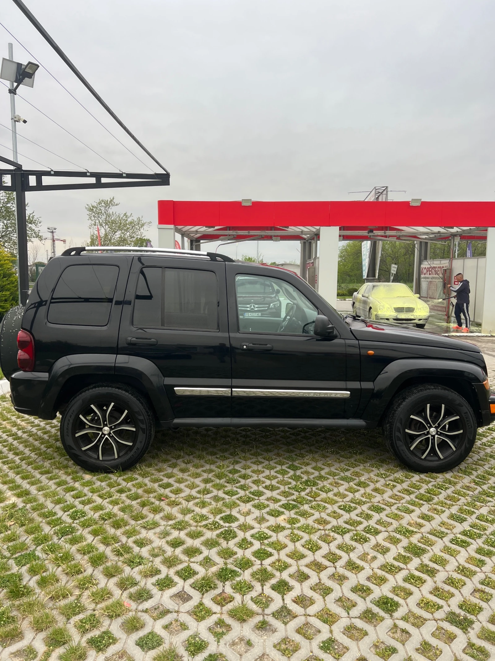Jeep Cherokee  - изображение 2