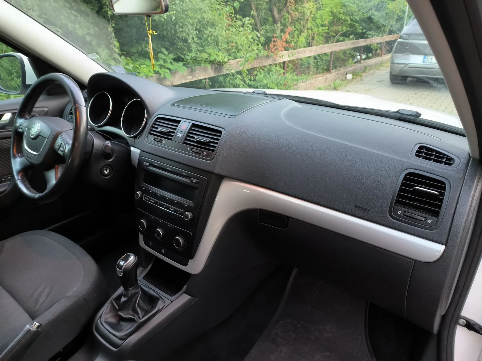 Skoda Yeti 2.0 TDI 110hp 4x4 - изображение 7