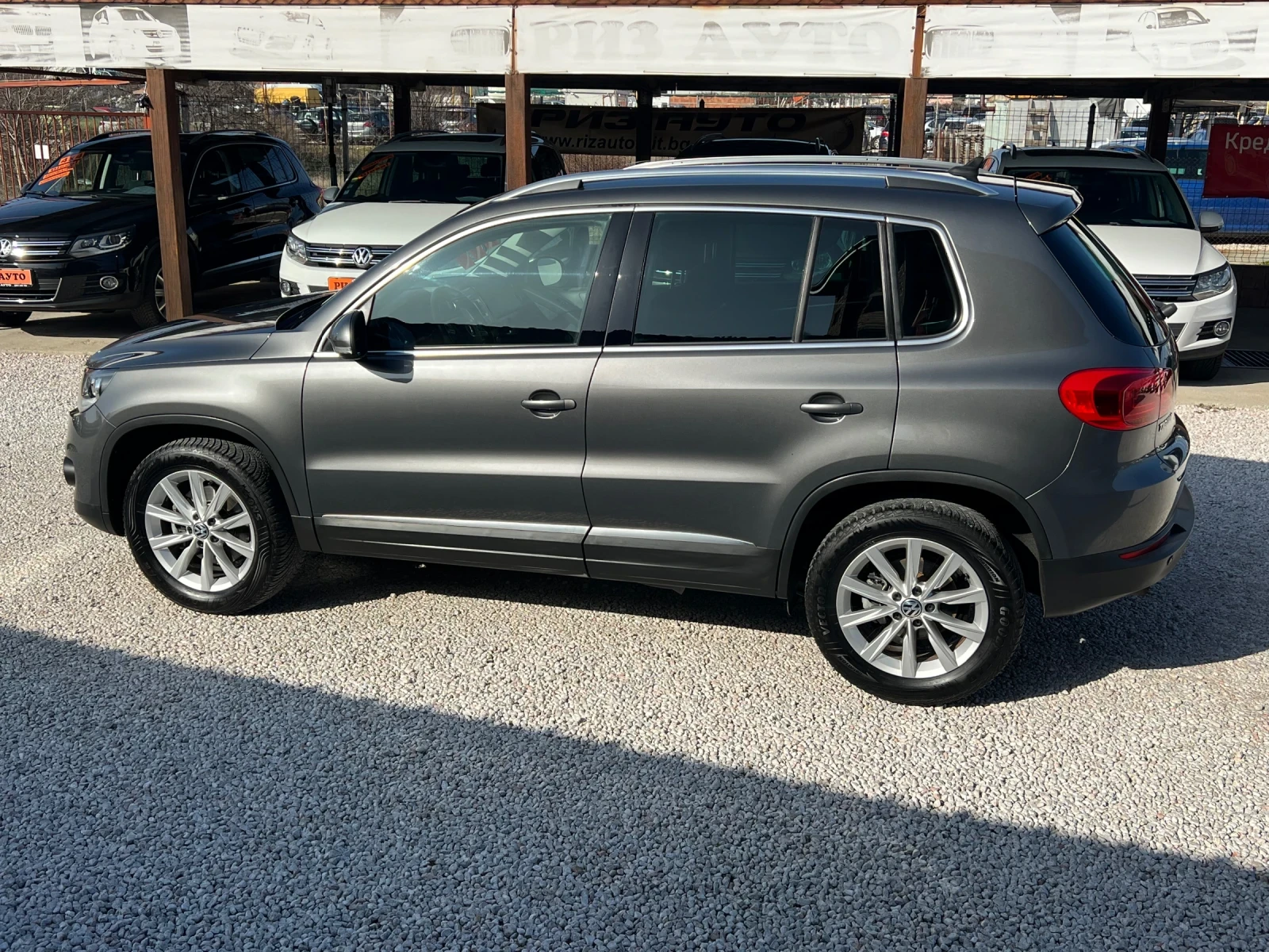 VW Tiguan 2.0TDI* AUTOMAT* 100%km* NAVI* КАТО НОВА* ЛИЗИНГ - изображение 10