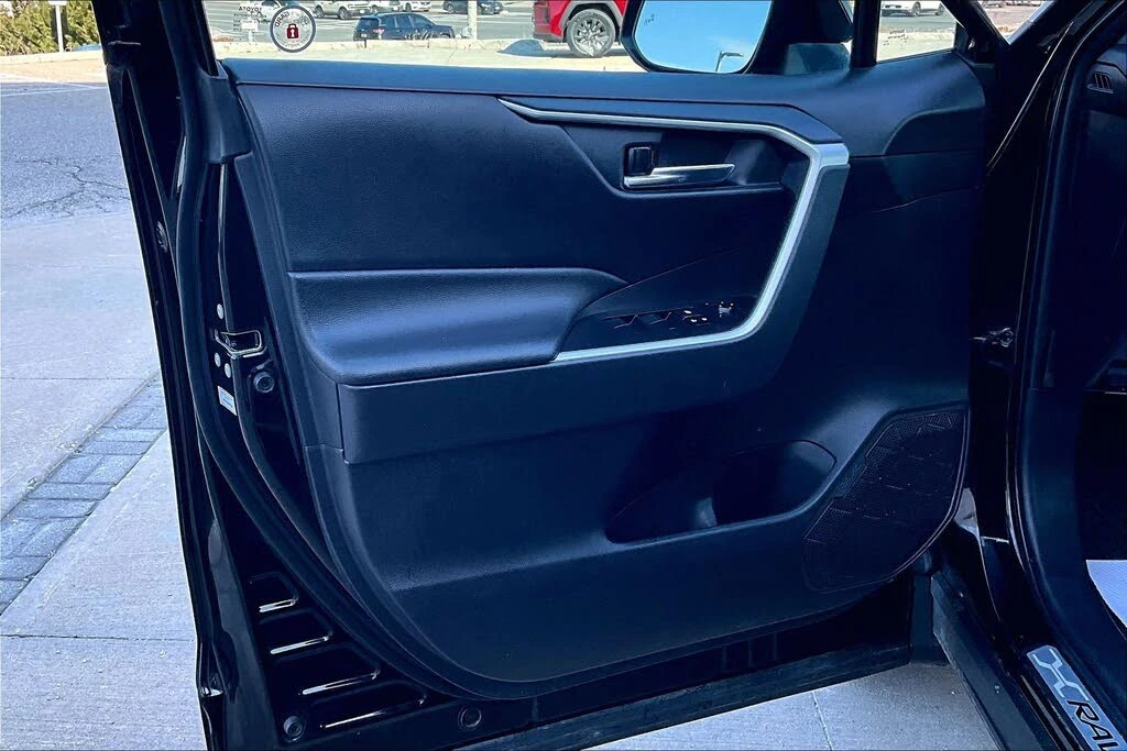 Toyota Rav4 * XLE* AWD* ПРЕДСТАВИТЕЛСТВО* , снимка 14 - Автомобили и джипове - 54067576