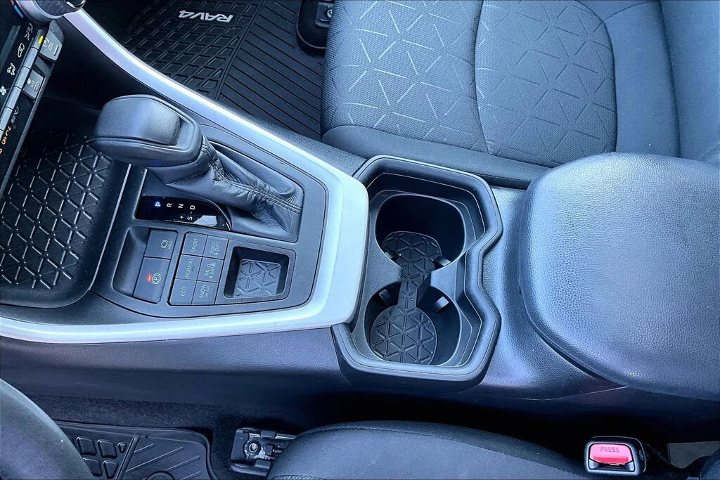 Toyota Rav4 * XLE* AWD* ПРЕДСТАВИТЕЛСТВО* , снимка 10 - Автомобили и джипове - 54067576