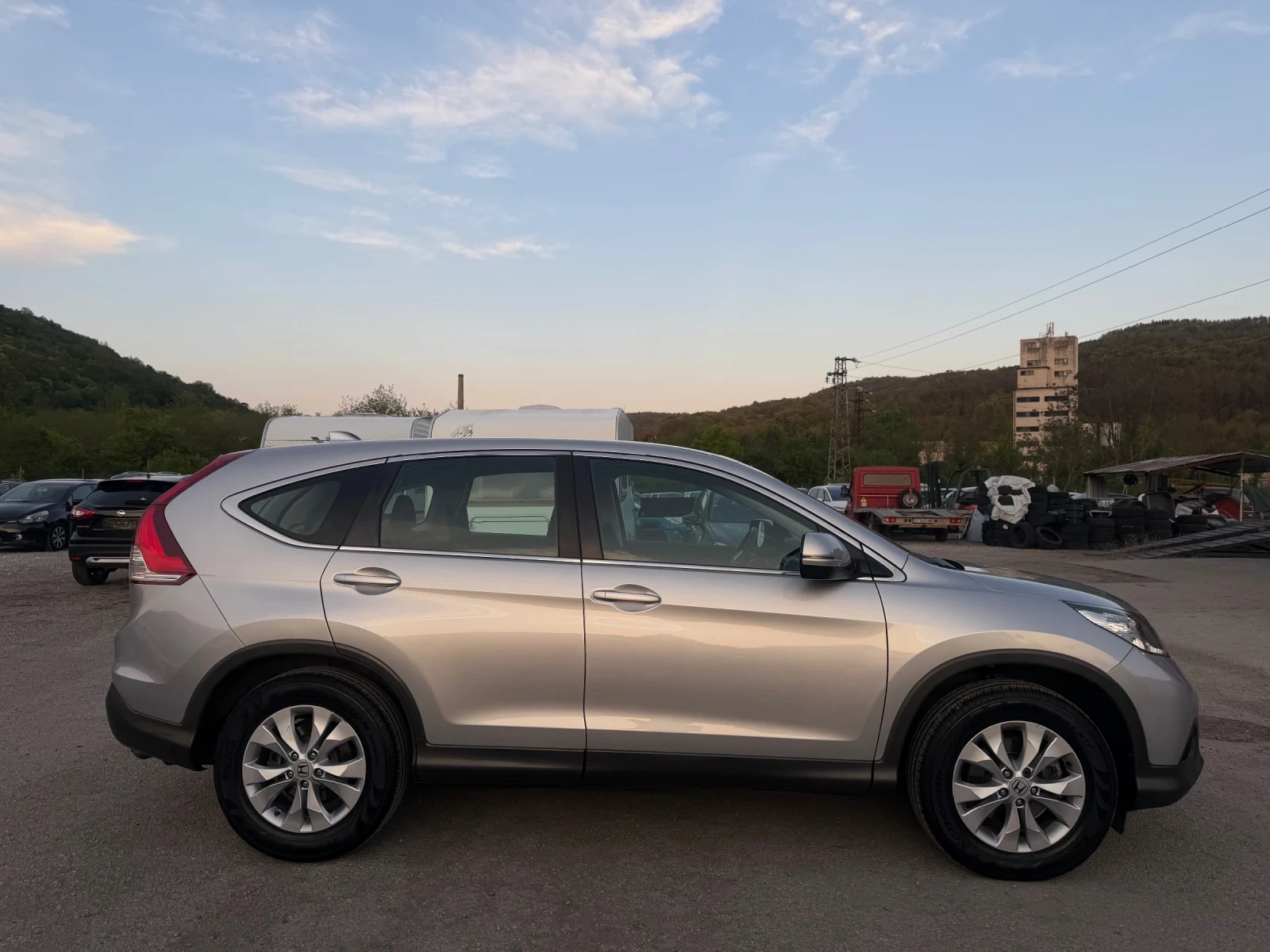 Honda Cr-v 2.2i-DTEC 4WD/AVTOMAT/З.КАМЕРА, снимка 2 - Автомобили и джипове - 54442090