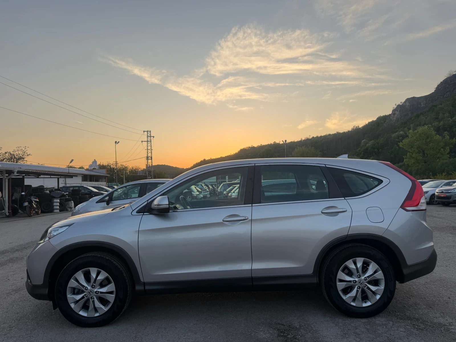 Honda Cr-v 2.2i-DTEC 4WD/AVTOMAT/З.КАМЕРА, снимка 6 - Автомобили и джипове - 54442090