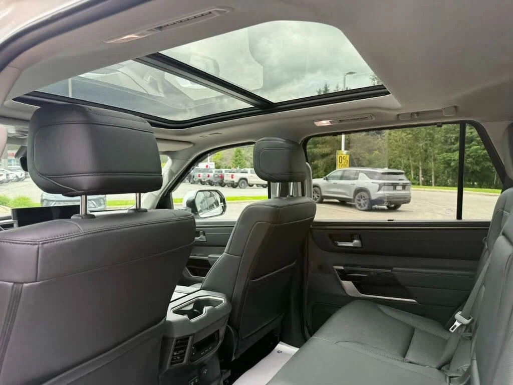 Toyota Sequoia SR5 4WD, снимка 15 - Автомобили и джипове - 55072400