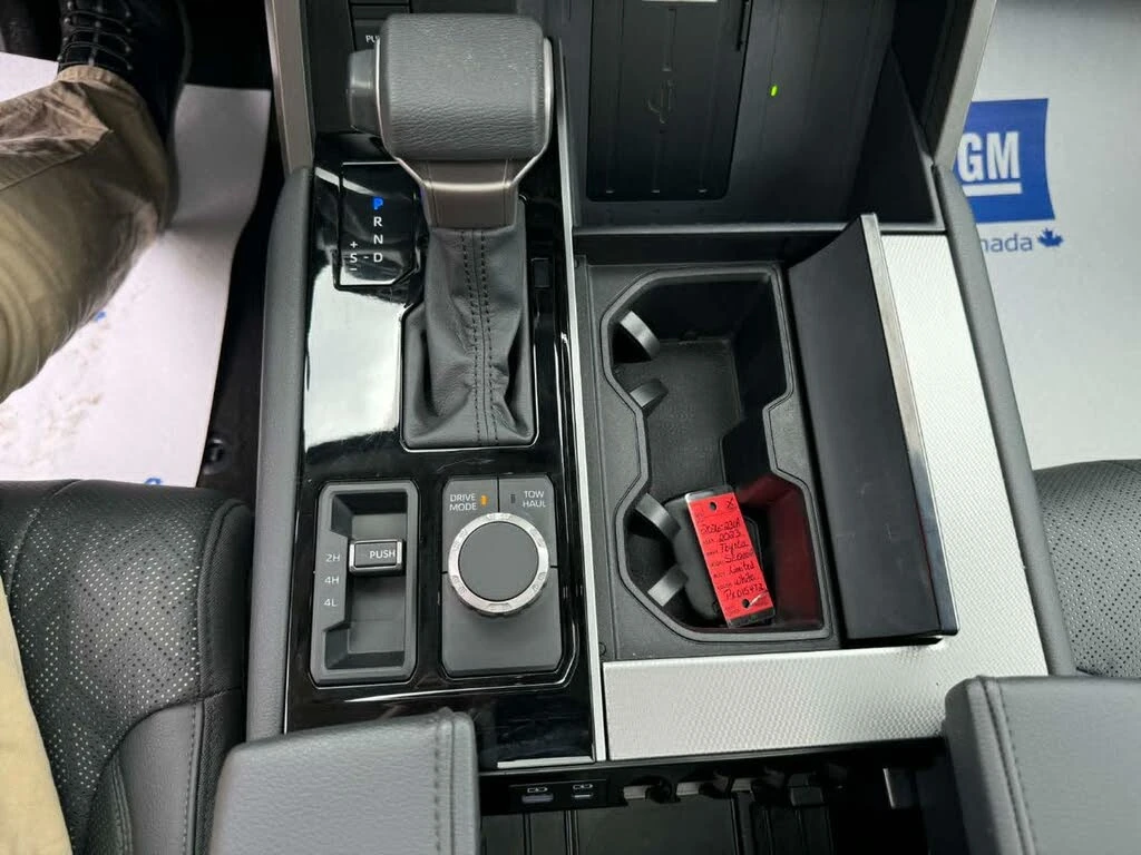Toyota Sequoia SR5 4WD, снимка 11 - Автомобили и джипове - 55072400