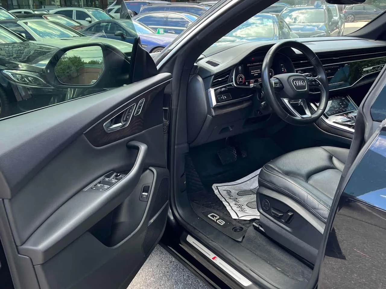 Audi Q8 * Technik * CARFAX * ЦЕНА ДО БГ, снимка 12 - Автомобили и джипове - 55243360
