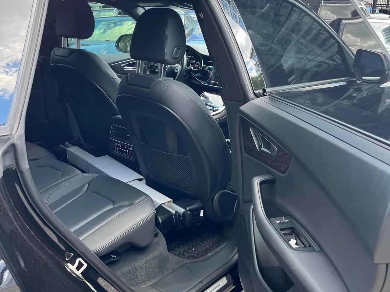 Audi Q8 * Technik * CARFAX * ЦЕНА ДО БГ, снимка 15 - Автомобили и джипове - 55243360