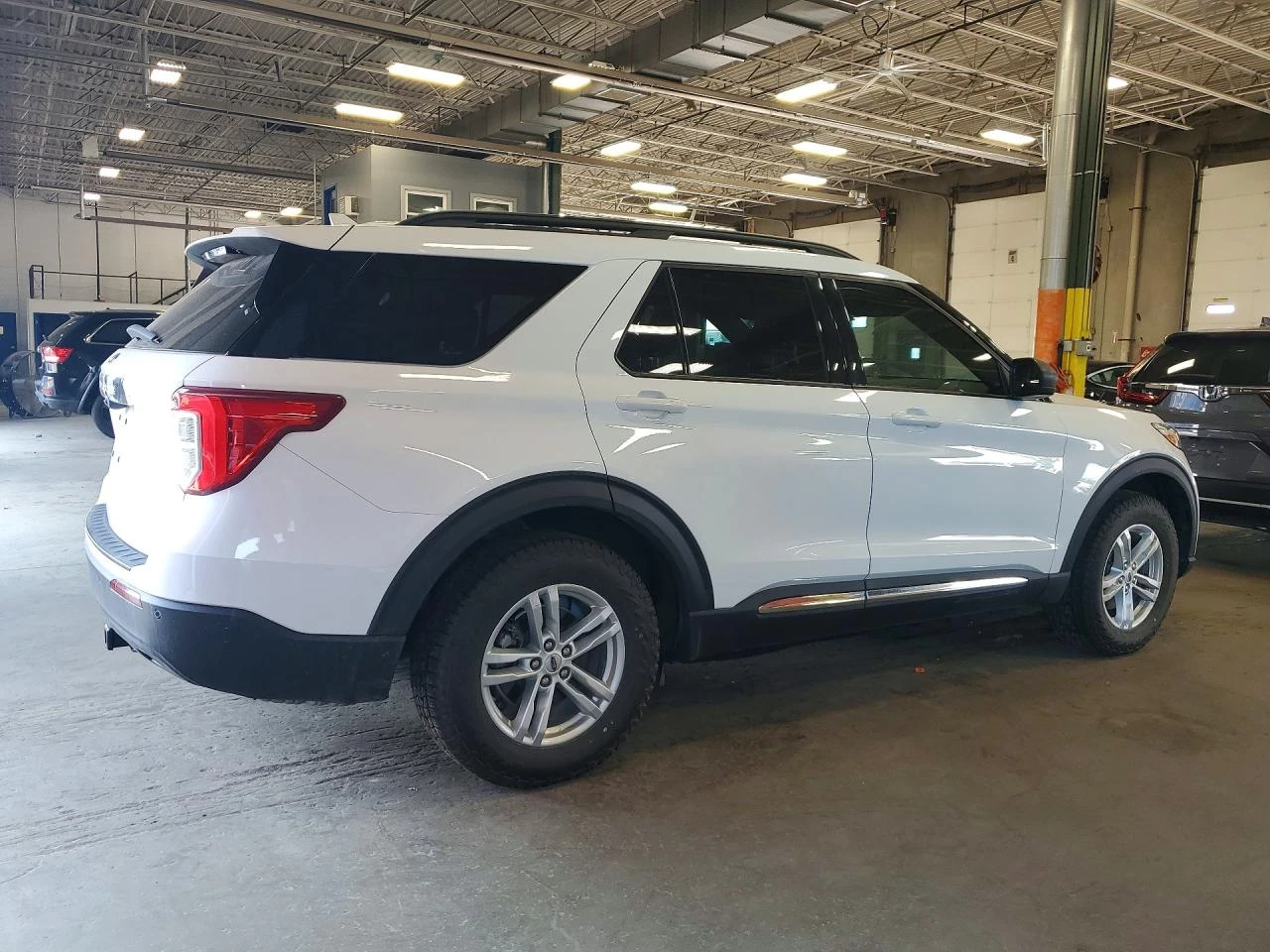 Ford Explorer 2.3l Xlt, снимка 3 - Автомобили и джипове - 56040701