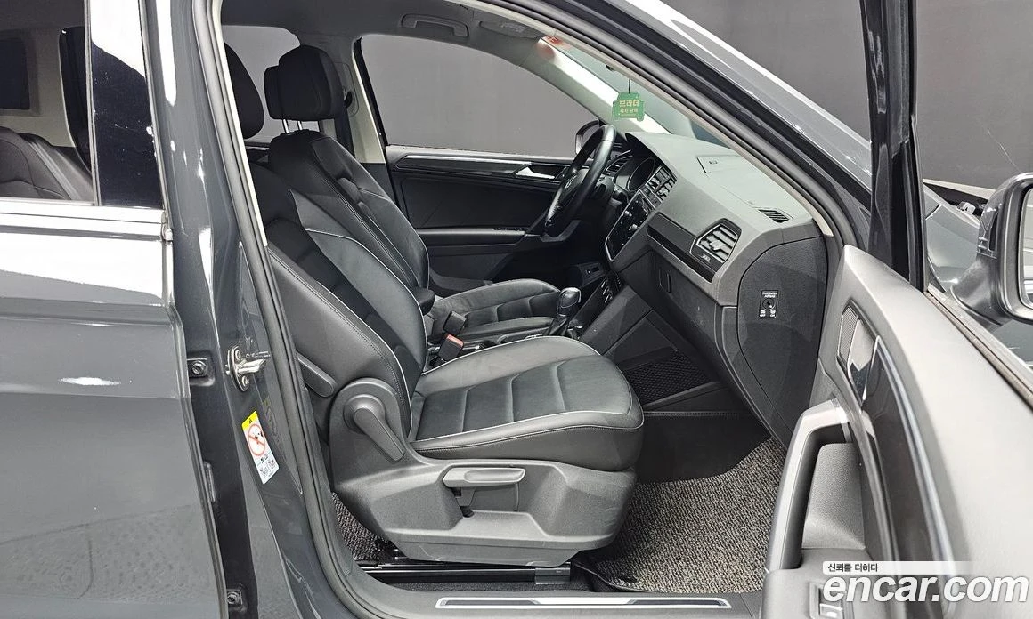 VW Tiguan 2.0 TDI Premium, снимка 15 - Автомобили и джипове - 56122250