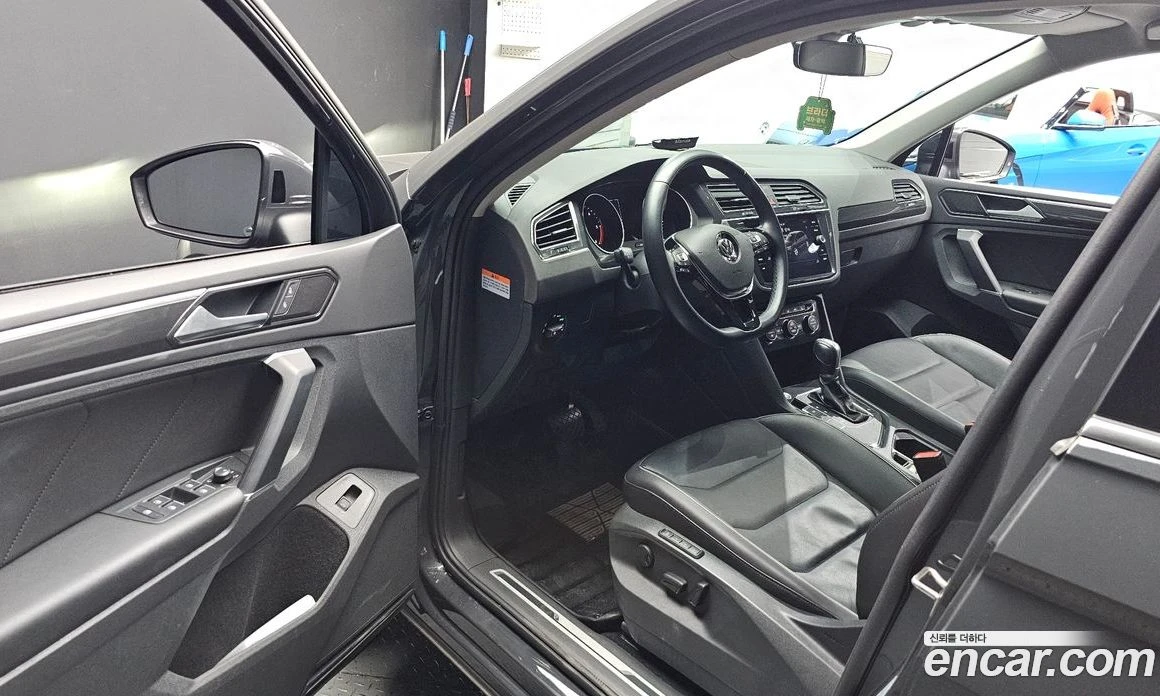VW Tiguan 2.0 TDI Premium, снимка 12 - Автомобили и джипове - 56122250