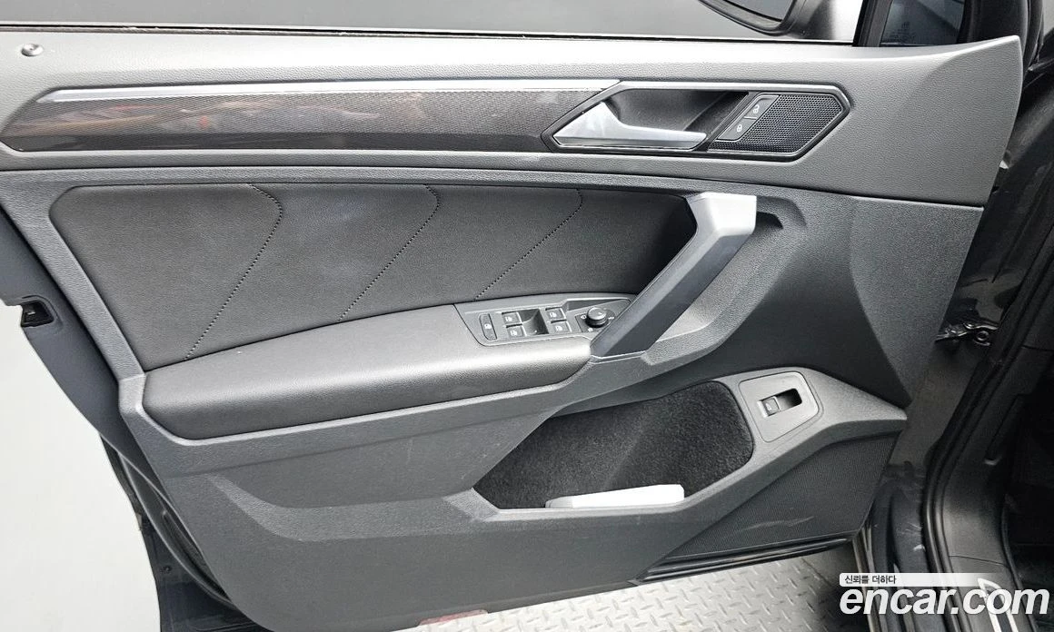 VW Tiguan 2.0 TDI Premium, снимка 13 - Автомобили и джипове - 56122250