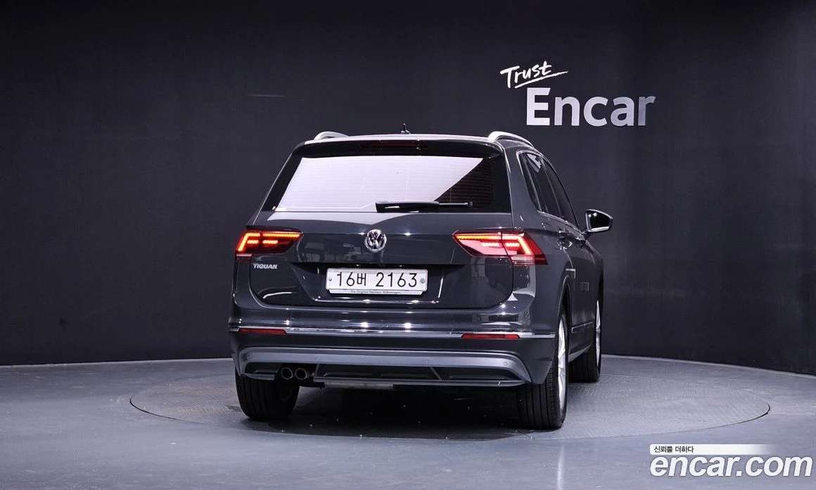 VW Tiguan 2.0 TDI Premium, снимка 3 - Автомобили и джипове - 56122250
