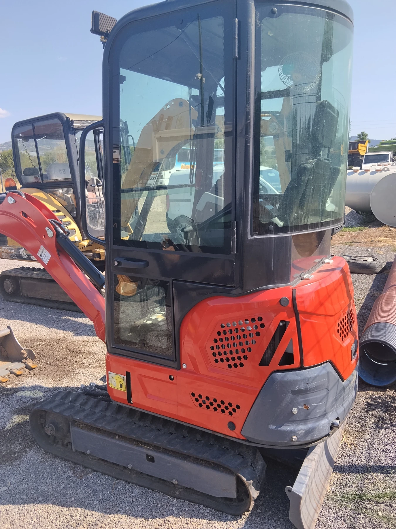 Багер Kobelco Kobe 20, снимка 2 - Индустриална техника - 55554529