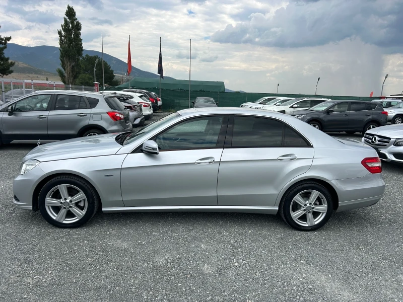 Mercedes-Benz E 220 (KATO НОВА), снимка 10 - Автомобили и джипове - 46785396