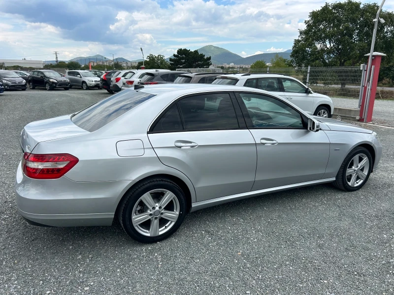 Mercedes-Benz E 220 (KATO НОВА), снимка 5 - Автомобили и джипове - 46785396