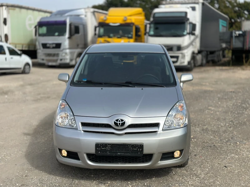 Toyota Corolla verso 2.2D4D 6-СКОРОСТИ,  ИТАЛИЯ, БЕЗ КОРОЗИЯ !, снимка 2 - Автомобили и джипове - 47440412