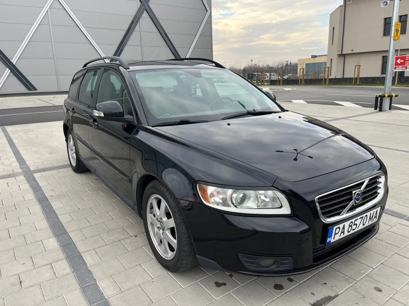 Volvo V50 Перфектен , снимка 1 - Автомобили и джипове - 49268976