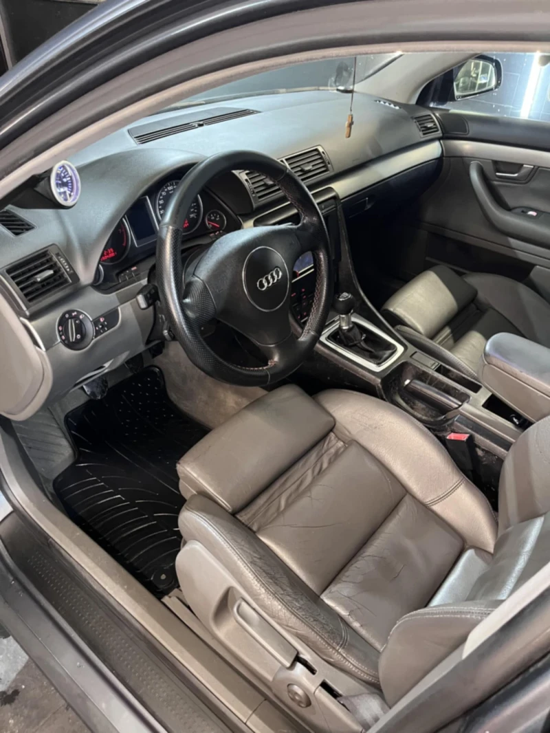 Audi A4 1.8  Turbo РЪЧКА 6 СКОРОСТИ, снимка 4 - Автомобили и джипове - 52624535