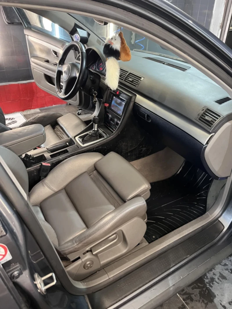Audi A4 1.8  Turbo РЪЧКА 6 СКОРОСТИ, снимка 5 - Автомобили и джипове - 52624535