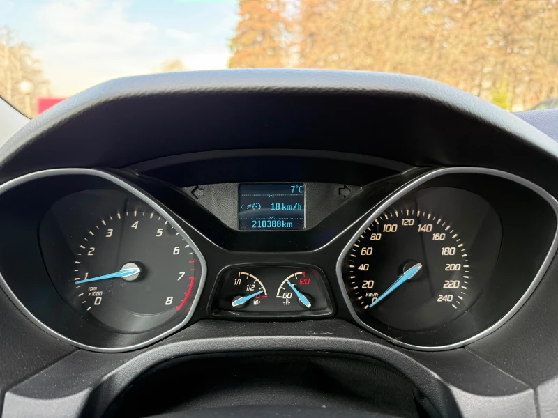 Ford Focus 1.6 120кс ГАЗ ПЕРФЕКТНА!, снимка 13 - Автомобили и джипове - 52830049