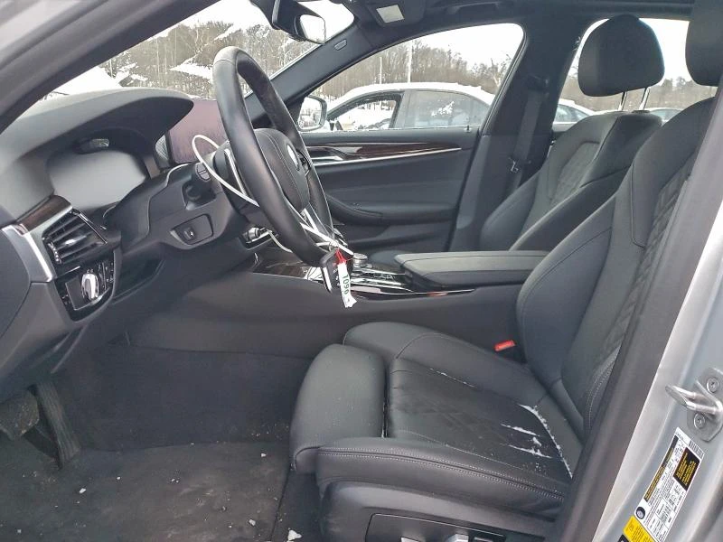 BMW 540 540 XI* Digital* Кожа* Подгрев* Keyless* Blind spo, снимка 7 - Автомобили и джипове - 53076298