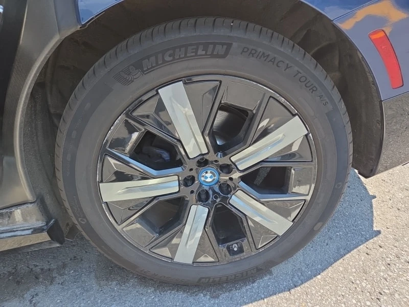 BMW iX / xDrive50 / SOFT CLOSE / HARMAN / PANO, снимка 3 - Автомобили и джипове - 56137532
